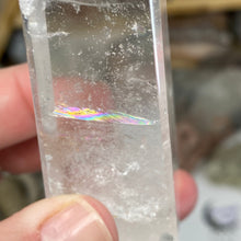 将图像加载到图库查看器中,Clear Quartz Obelisk Tower #11