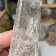 将图像加载到图库查看器中,Clear Quartz Obelisk Tower #13