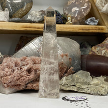 将图像加载到图库查看器中,Clear Quartz Obelisk Tower #13