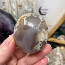 将图像加载到图库查看器中,Flower Agate Palm Stone #47