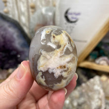 将图像加载到图库查看器中,Flower Agate Palm Stone #47