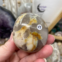 将图像加载到图库查看器中,Flower Agate Palm Stone #47