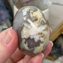 将图像加载到图库查看器中,Flower Agate Palm Stone #47