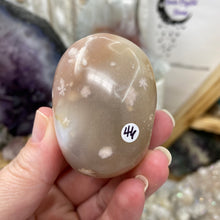 将图像加载到图库查看器中,Flower Agate Palm Stone #46