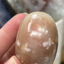 将图像加载到图库查看器中,Flower Agate Palm Stone #46