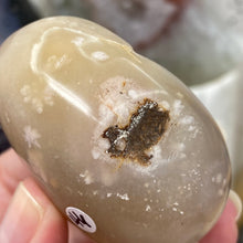 将图像加载到图库查看器中,Flower Agate Palm Stone #46