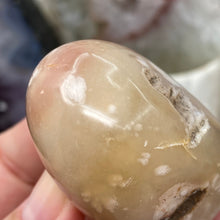 将图像加载到图库查看器中,Flower Agate Palm Stone #46