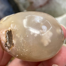 将图像加载到图库查看器中,Flower Agate Palm Stone #46