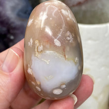 将图像加载到图库查看器中,Flower Agate Palm Stone #46