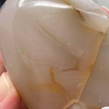 将图像加载到图库查看器中,Flower Agate Palm Stone #49