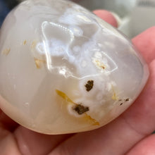 将图像加载到图库查看器中,Flower Agate Palm Stone #49