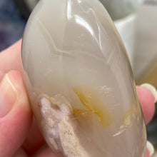 将图像加载到图库查看器中,Flower Agate Palm Stone #49