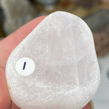 Bild in Galerie-Viewer laden, Rose Quartz Ema Egg #01