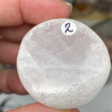 Bild in Galerie-Viewer laden, Rose Quartz Ema Egg #02