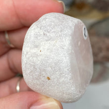 Bild in Galerie-Viewer laden, Rose Quartz Ema Egg #02