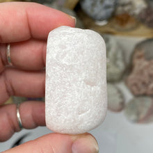 Bild in Galerie-Viewer laden, Rose Quartz Ema Egg #04