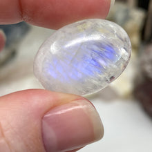 Load image into Gallery viewer, Rainbow Moonstone Cabochon #09 AAA Grade