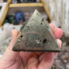 Bild in Galerie-Viewer laden, Pyrite Pyramid #04