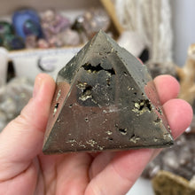 Bild in Galerie-Viewer laden, Pyrite Pyramid #04