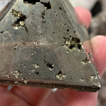 Bild in Galerie-Viewer laden, Pyrite Pyramid #04