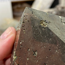 Bild in Galerie-Viewer laden, Pyrite Pyramid #04