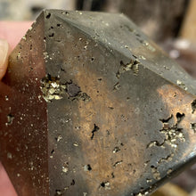 Bild in Galerie-Viewer laden, Pyrite Pyramid #04