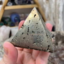 Bild in Galerie-Viewer laden, Pyrite Pyramid #05