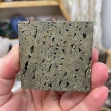 Bild in Galerie-Viewer laden, Pyrite Pyramid #05