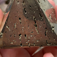 Bild in Galerie-Viewer laden, Pyrite Pyramid #05