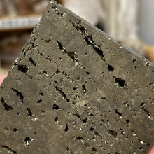 Bild in Galerie-Viewer laden, Pyrite Pyramid #05