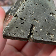Bild in Galerie-Viewer laden, Pyrite Pyramid #06