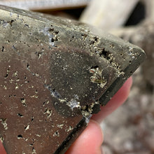 Bild in Galerie-Viewer laden, Pyrite Pyramid #06