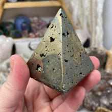 Bild in Galerie-Viewer laden, Pyrite Pyramid #07