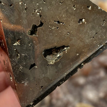 Bild in Galerie-Viewer laden, Pyrite Pyramid #07