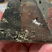 Bild in Galerie-Viewer laden, Pyrite Pyramid #08