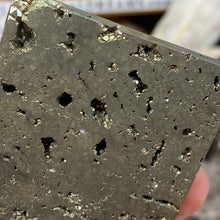 Bild in Galerie-Viewer laden, Pyrite Pyramid #08