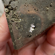 Bild in Galerie-Viewer laden, Pyrite Pyramid #08