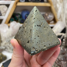 Bild in Galerie-Viewer laden, Pyrite Pyramid #09