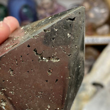 Bild in Galerie-Viewer laden, Pyrite Pyramid #09