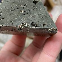 Bild in Galerie-Viewer laden, Pyrite Pyramid #10