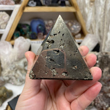 Bild in Galerie-Viewer laden, Pyrite Pyramid #11