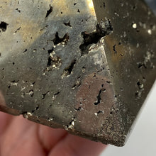 Bild in Galerie-Viewer laden, Pyrite Pyramid #11