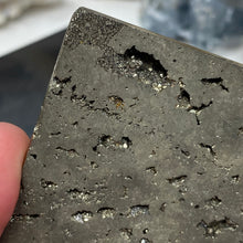 Bild in Galerie-Viewer laden, Pyrite Pyramid #11