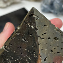 Bild in Galerie-Viewer laden, Pyrite Pyramid #11