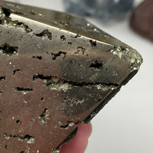 Bild in Galerie-Viewer laden, Pyrite Pyramid #11
