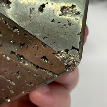 Bild in Galerie-Viewer laden, Pyrite Pyramid #11