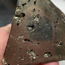 Bild in Galerie-Viewer laden, Pyrite Pyramid #11