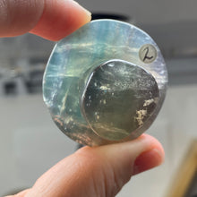 将图像加载到图库查看器中,Fluorite Mushroom #02