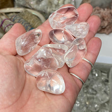 Bild in Galerie-Viewer laden, Clear Quartz Medium Tumbles