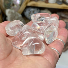 Bild in Galerie-Viewer laden, Clear Quartz Medium Tumbles